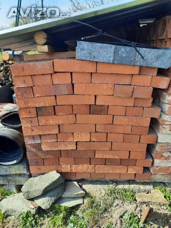 Foto inzerátu PRODÁM 200 KUSŮ NEPOUŽITÝCH pálených cihel 250x120x65