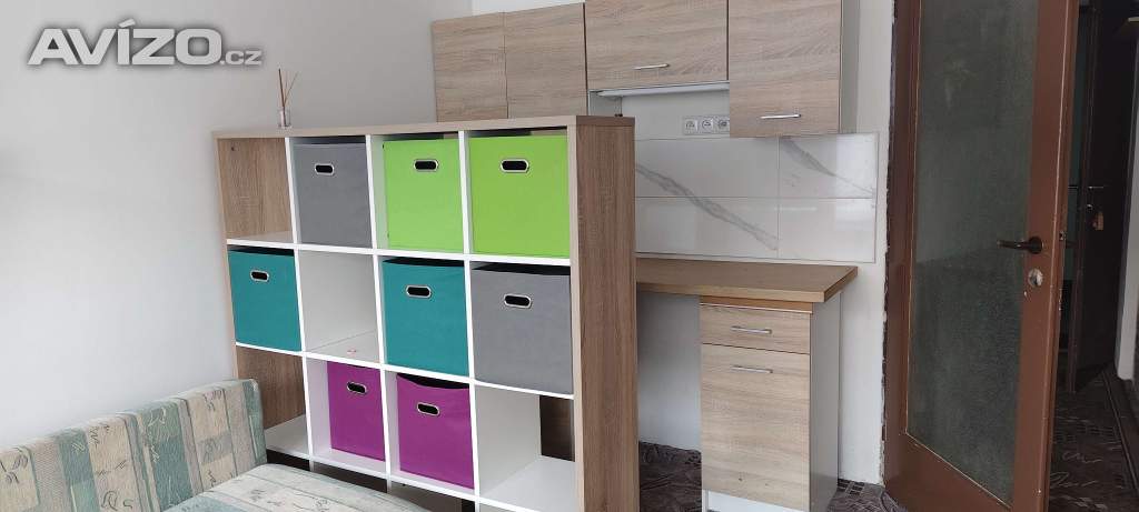Zánovní garsoniéru s balkónem pronajmu levně za 6500 Kč+ poplatky.