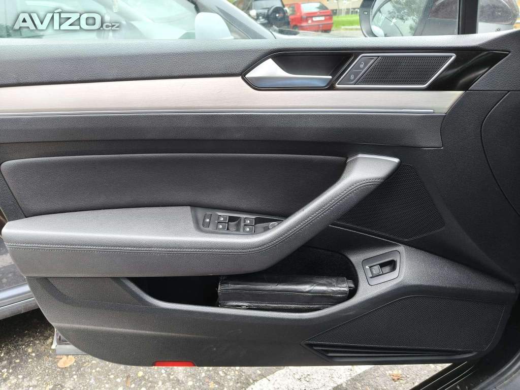 Foto inzerátu Volkswagen Passat Variant 2.0 TDI 140kW Highline