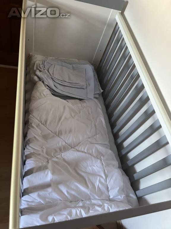 Foto inzerátu dětská postýlka s vybavením