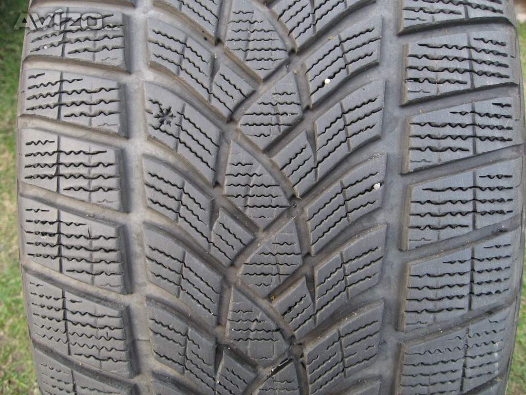 PRODÁM ZIMNÍ PNEU 275/50R20 GOODYEAR UG.P.+ 113V 2x