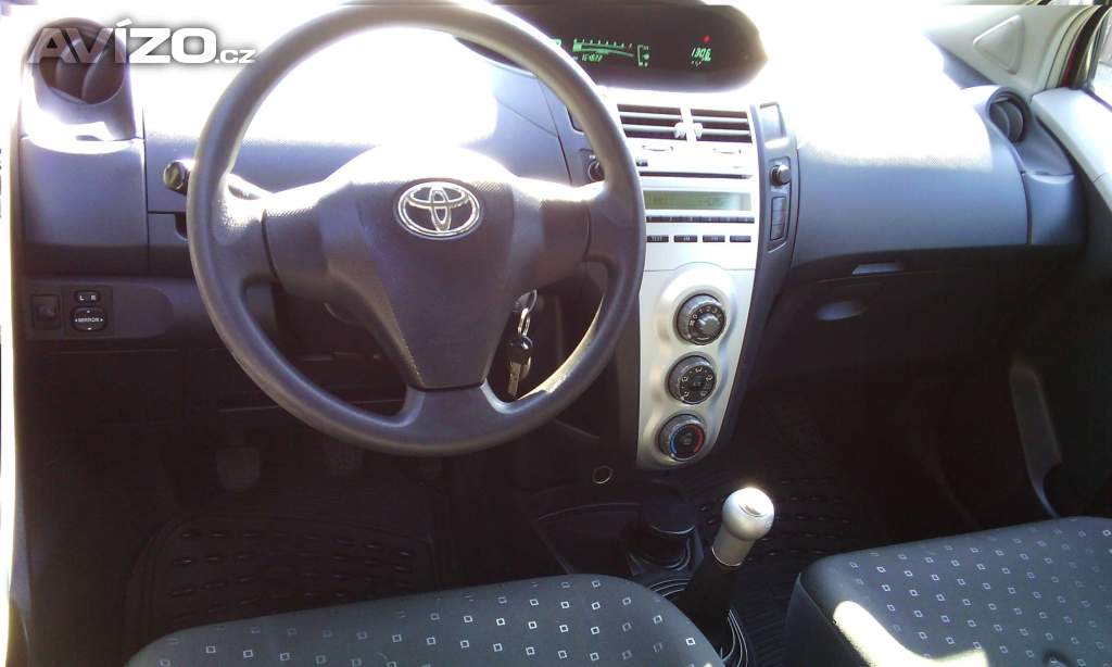 Foto inzerátu Prodám Toyota Yaris 1.0 51Kw benzín, r.2006, nová v ČR.