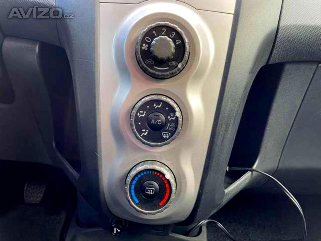 Foto inzerátu Prodám Toyota Yaris 1.0 51Kw benzín, r.2006, nová v ČR.