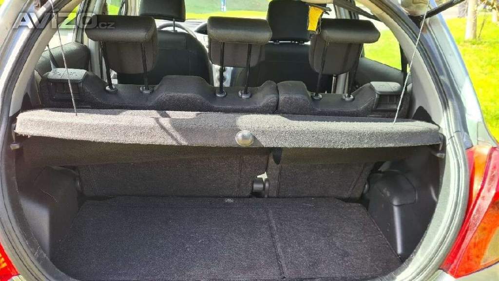 Foto inzerátu Prodám Toyota Yaris 1.0 51Kw benzín, r.2006, nová v ČR.