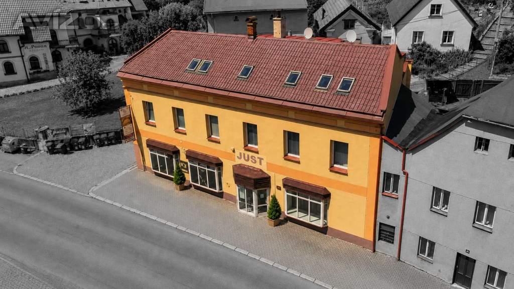 Foto inzerátu Celý třípodlažní dům v Příboře – byt 4+kk a pronajatá komerční část