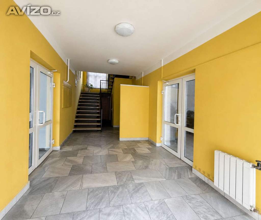 Foto inzerátu Celý třípodlažní dům v Příboře – byt 4+kk a pronajatá komerční část