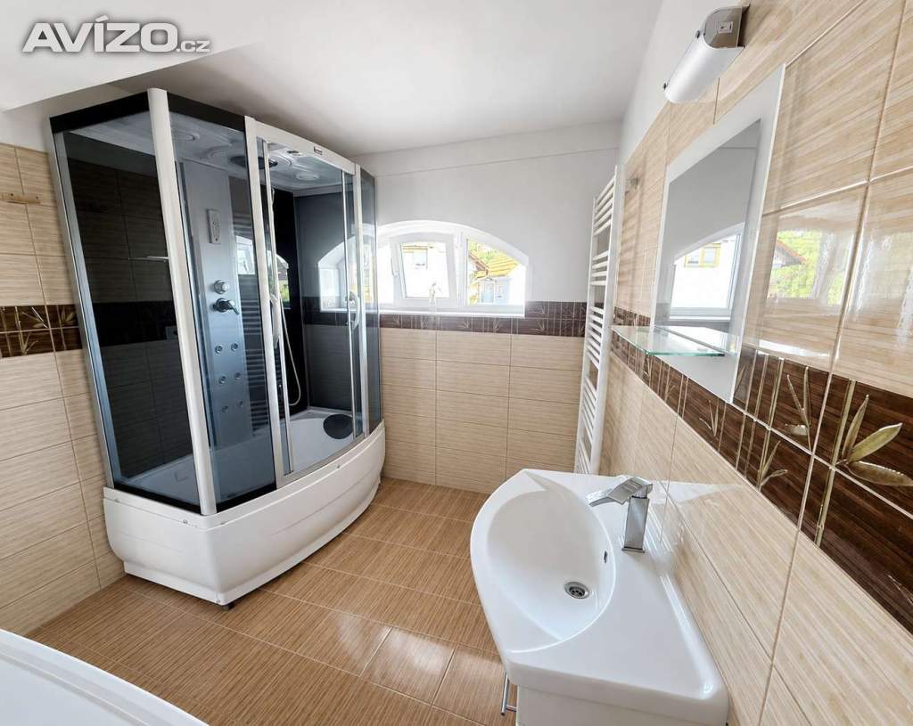 Foto inzerátu Celý třípodlažní dům v Příboře – byt 4+kk a pronajatá komerční část