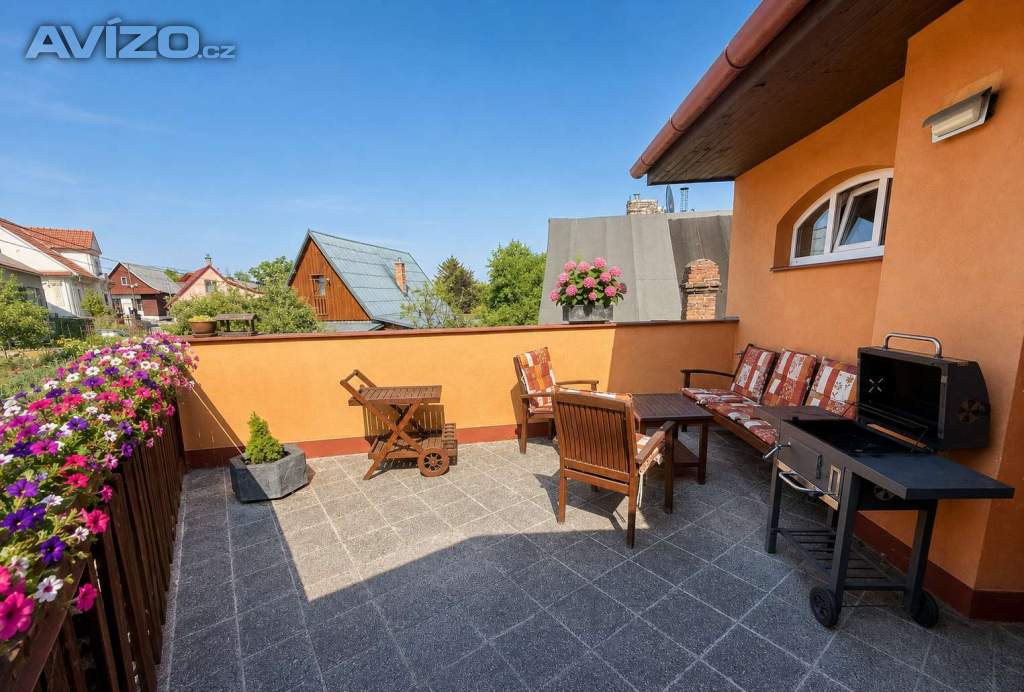 Foto inzerátu Celý třípodlažní dům v Příboře – byt 4+kk a pronajatá komerční část