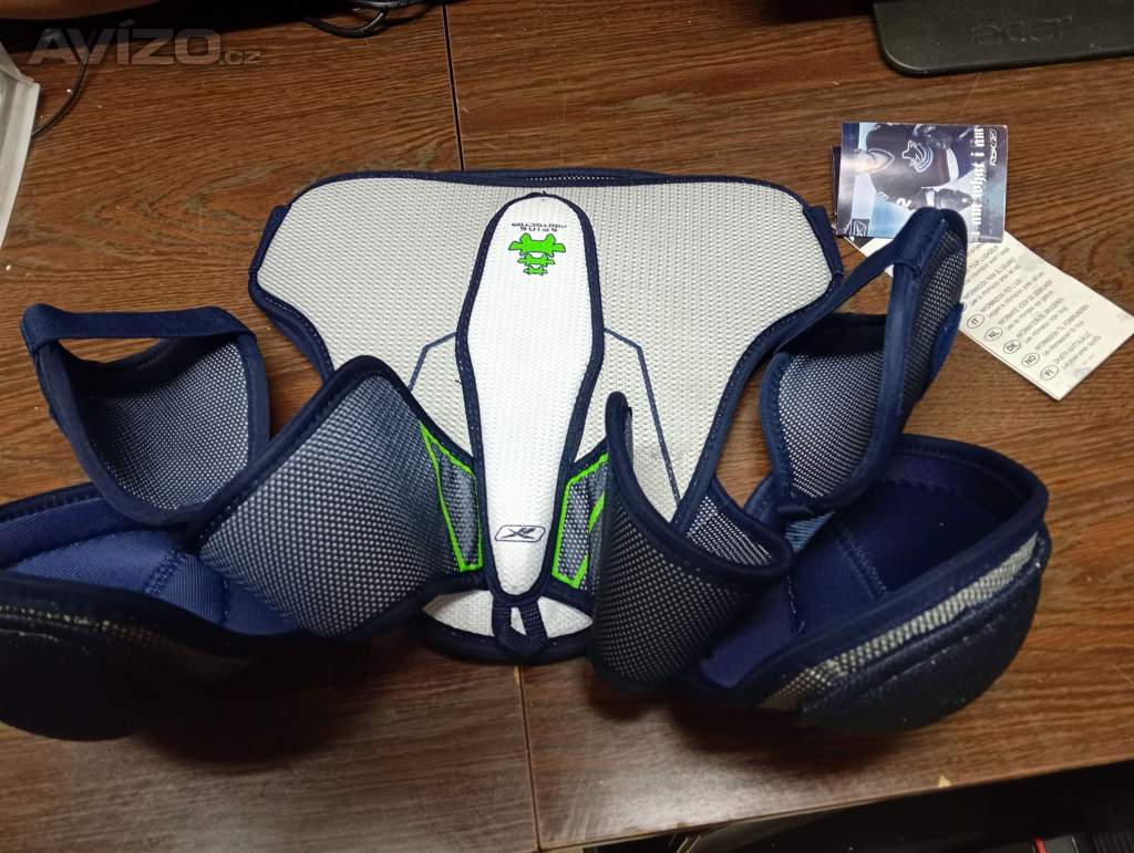 Foto inzerátu Reebok NHL - hokejový chránič ramen