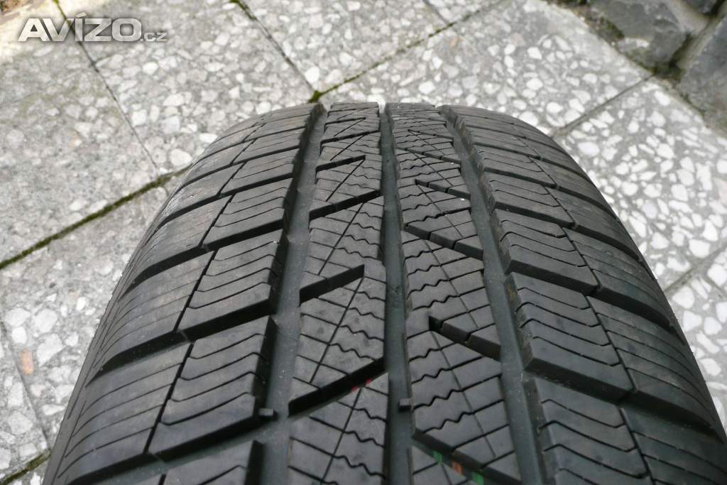 Foto inzerátu Dvě zimní pneu Barum 215/65 R16