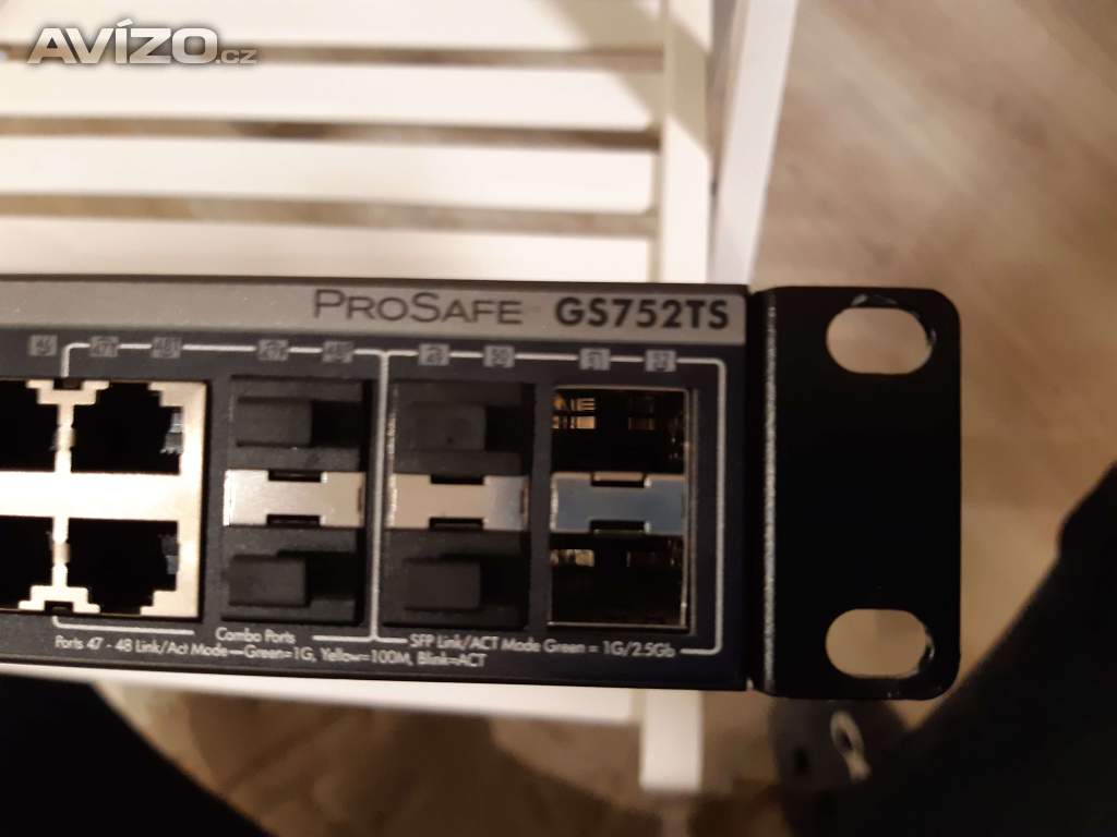 Foto inzerátu Řiditelný 48portový gigabitový switch NETGEAR ProSAFE GS752TS