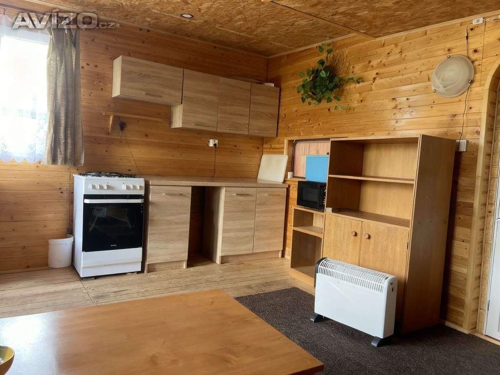 Foto inzerátu Chata s karavanem