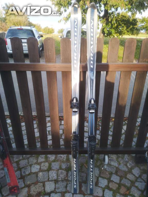 sjezdové lyže Sporten 180cm s vázáním Tyrolia