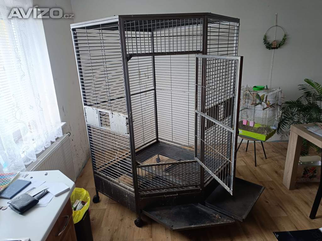 Foto inzerátu Rohová Klec pro velkého papouška 