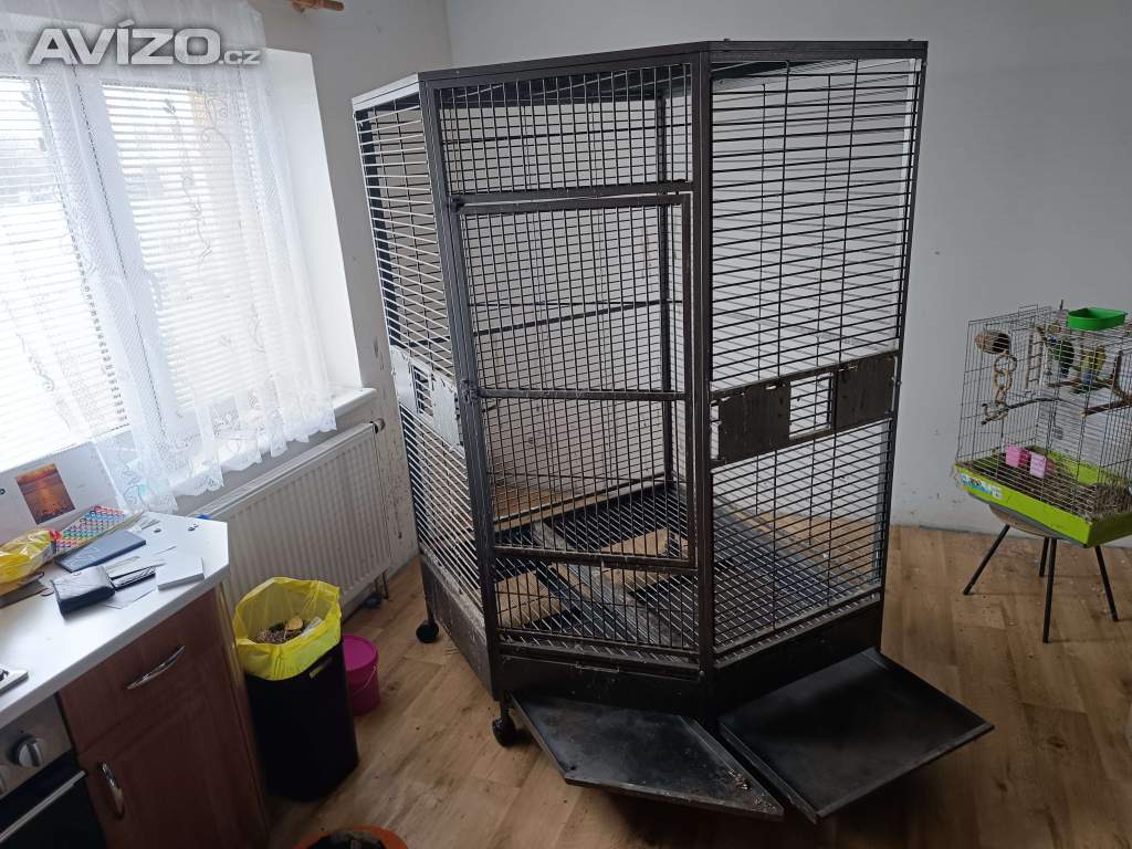 Foto inzerátu Rohová Klec pro velkého papouška 