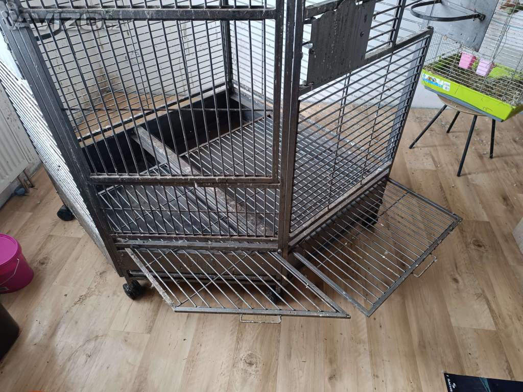 Foto inzerátu Rohová Klec pro velkého papouška 