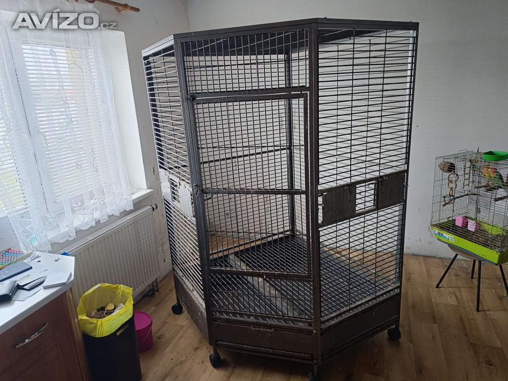 Foto inzerátu Rohová Klec pro velkého papouška 