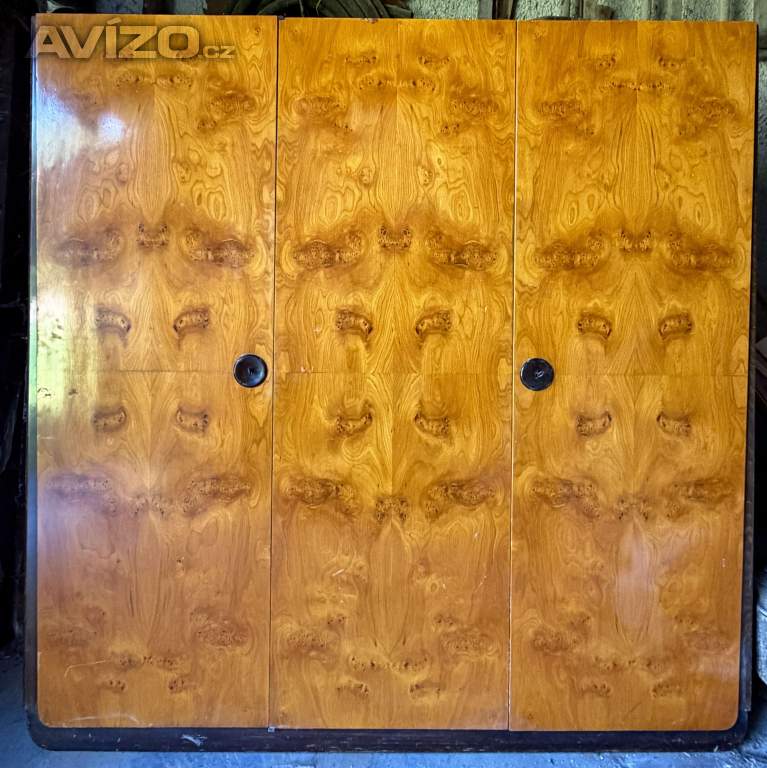 skříň ve stylu Art Deco