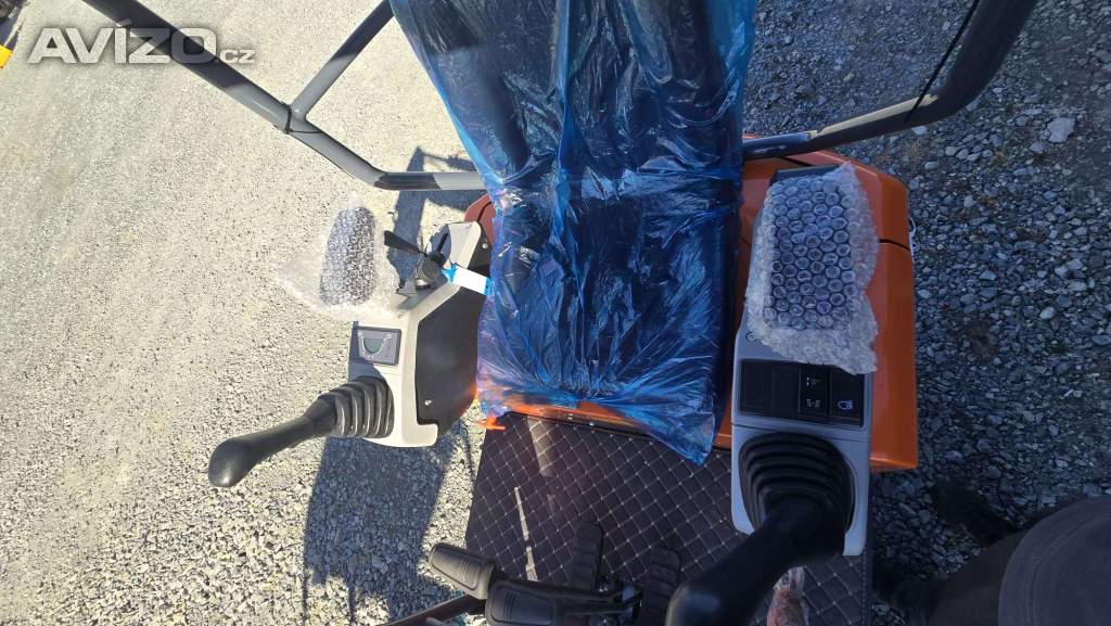 Foto inzerátu Minirypadlo Kubota LGCM LG12A s drapákem + 3 lžíce