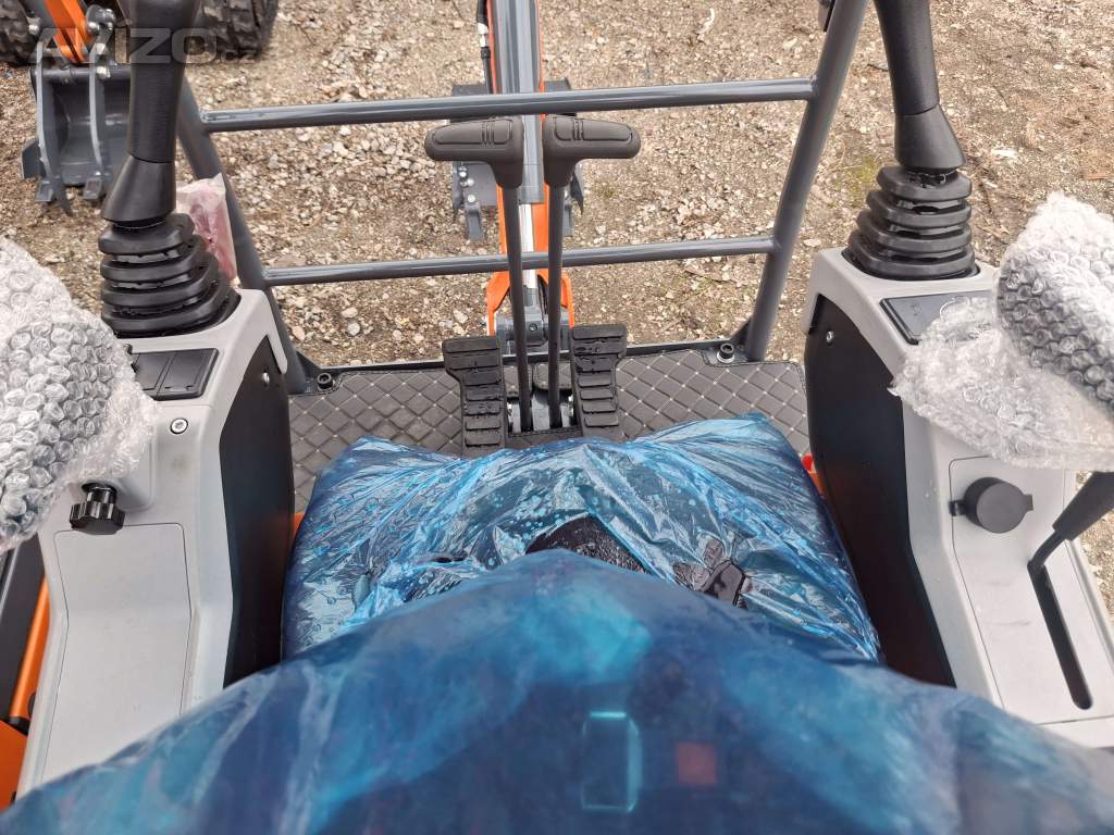 Foto inzerátu Minibagr LGCM LG12A 1,1 t Kubota +3 lžíce 20/40/80