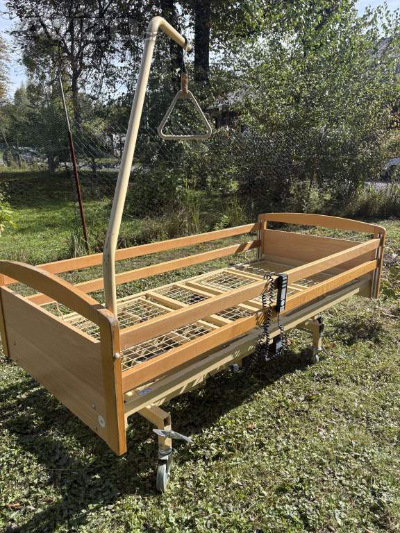 Elektrická polohovací postel (invalidní)
