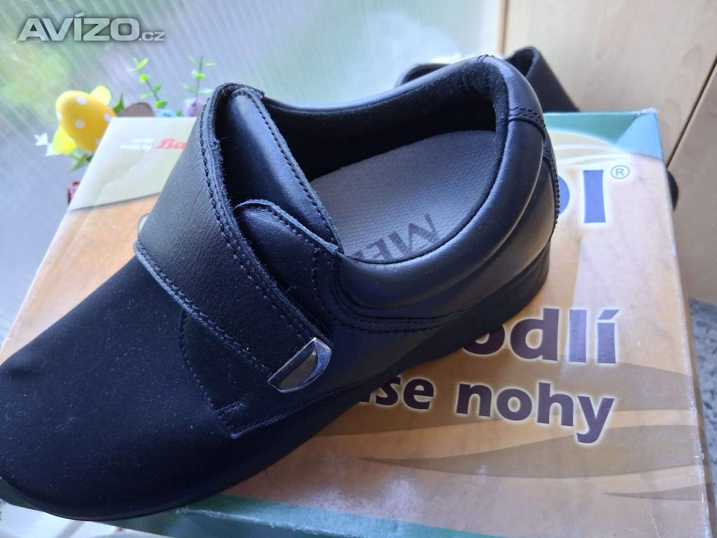D Nové boty mokas.41 zn.Baťa,černé