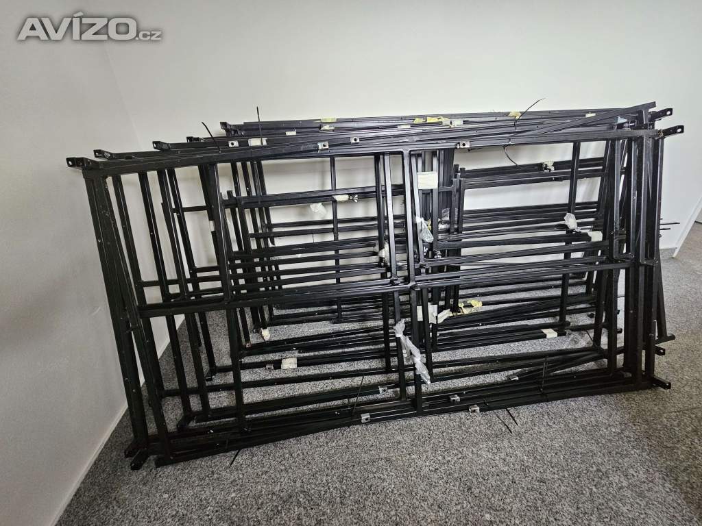 Foto inzerátu ocelové konstrukce stolů – industriální vzhled 