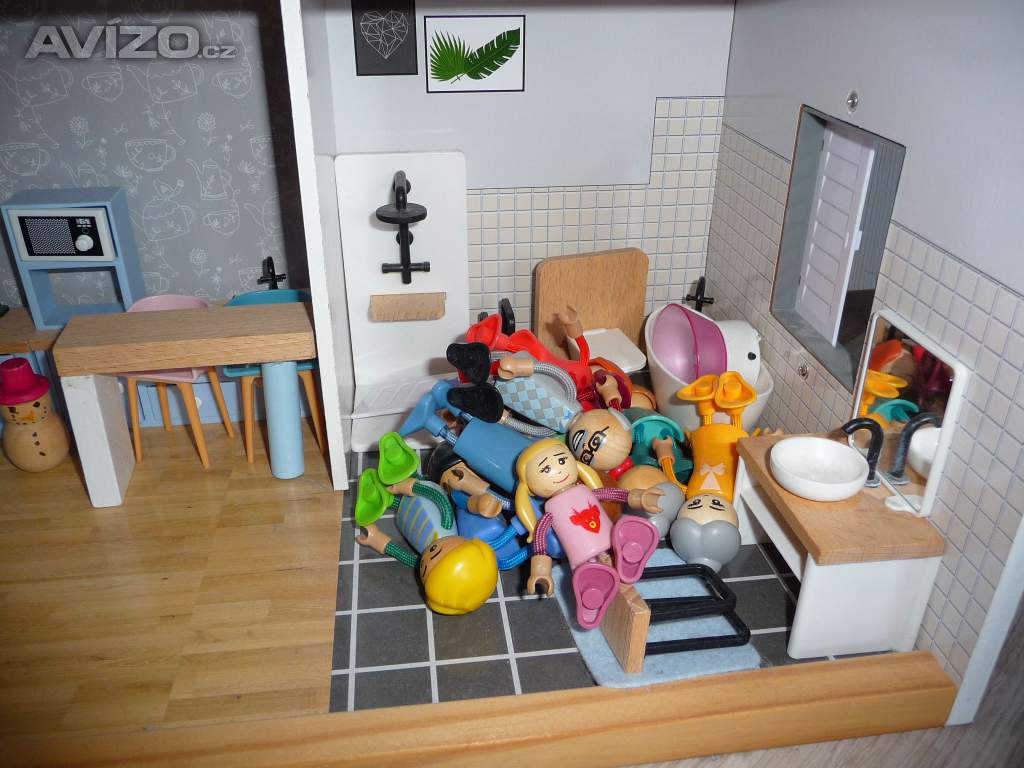 Foto inzerátu Dřevěný domeček pro panenky s vybavením 