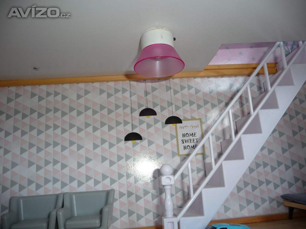 Foto inzerátu Dřevěný domeček pro panenky s vybavením 