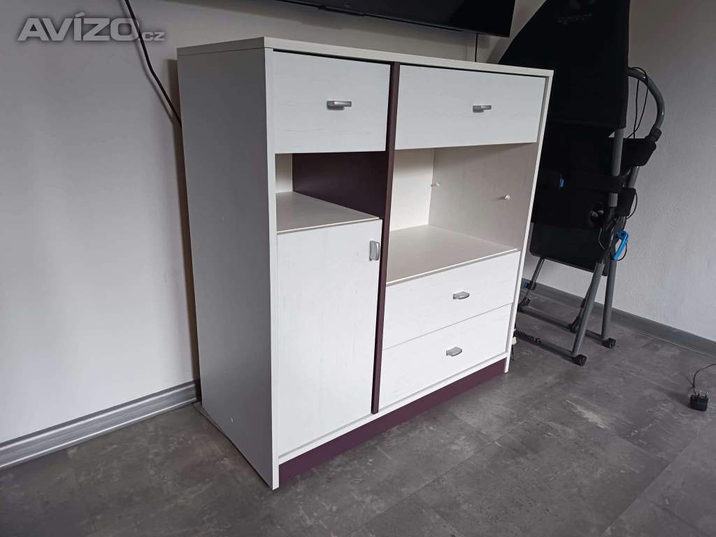 Foto inzerátu Psací stůl a komoda 