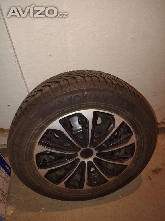 Foto inzerátu Kompletní zimní sada Suzuki S-Cross / Vitara 215/60 R16 – originál TPMS + poklice