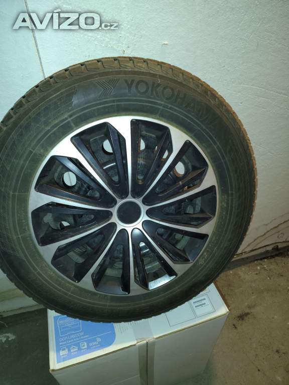 Foto inzerátu Kompletní zimní sada Suzuki S-Cross / Vitara 215/60 R16 – originál TPMS + poklice