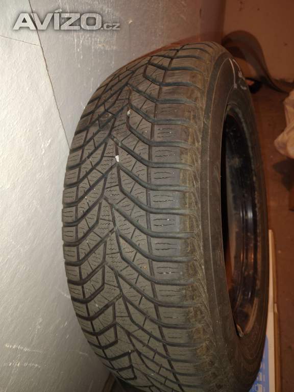Foto inzerátu Kompletní zimní sada Suzuki S-Cross / Vitara 215/60 R16 – originál TPMS + poklice
