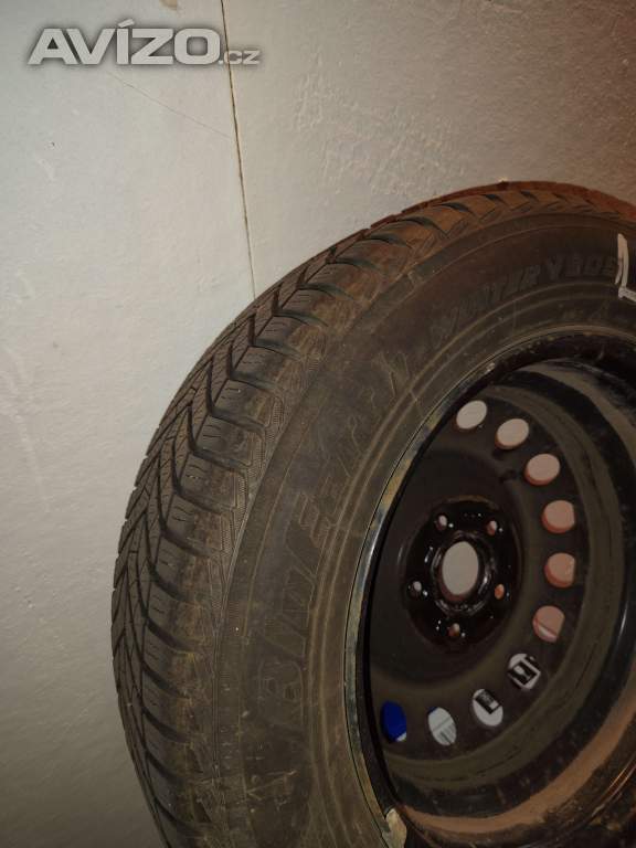 Foto inzerátu Kompletní zimní sada Suzuki S-Cross / Vitara 215/60 R16 – originál TPMS + poklice