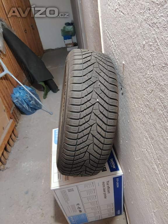 Foto inzerátu Kompletní zimní sada Suzuki S-Cross / Vitara 215/60 R16 – originál TPMS + poklice