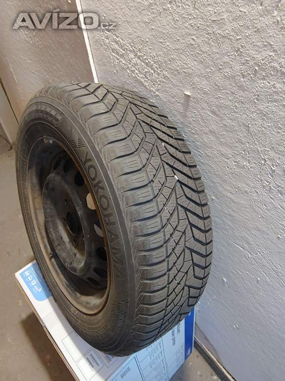 Foto inzerátu Kompletní zimní sada Suzuki S-Cross / Vitara 215/60 R16 – originál TPMS + poklice