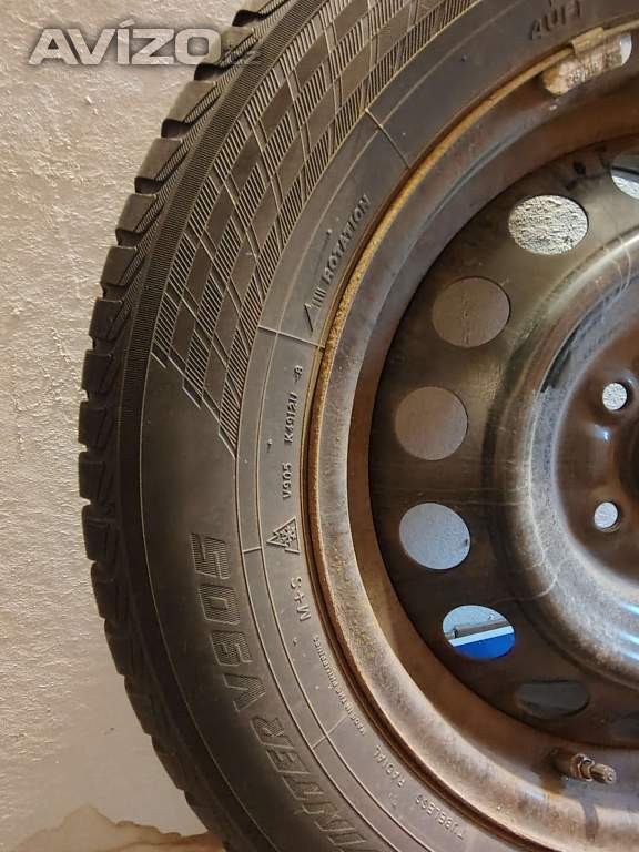 Foto inzerátu Kompletní zimní sada Suzuki S-Cross / Vitara 215/60 R16 – originál TPMS + poklice