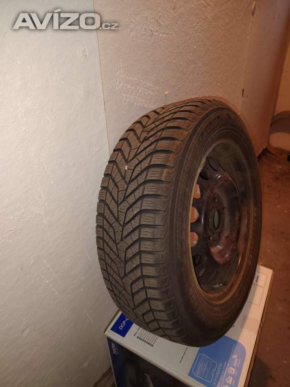 Foto inzerátu Kompletní zimní sada Suzuki S-Cross / Vitara 215/60 R16 – originál TPMS + poklice