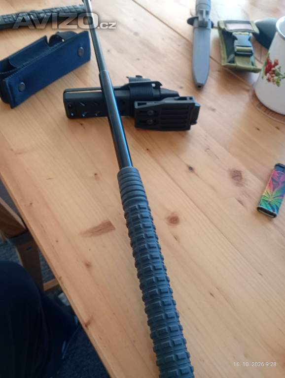 Foto inzerátu Teleskopický obušek originál policie - kalený . 23
