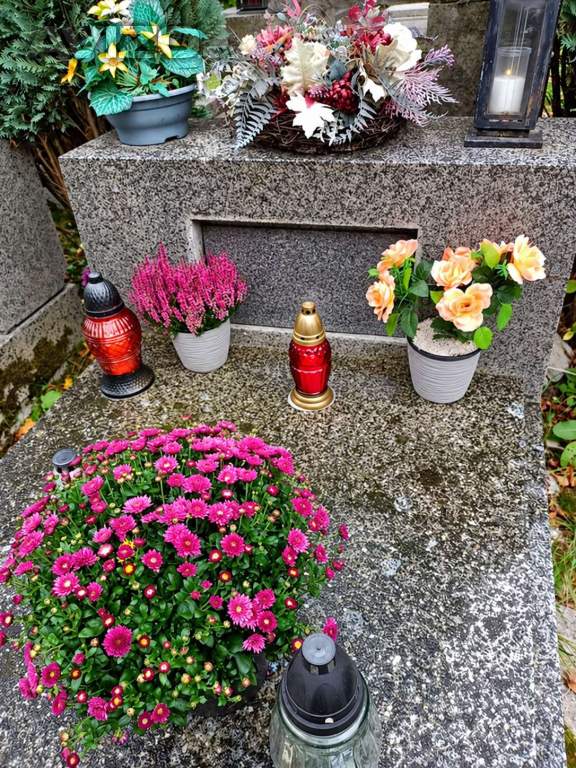 Urnový hrob -Ustredni hřbitov Slezska Ostrava 