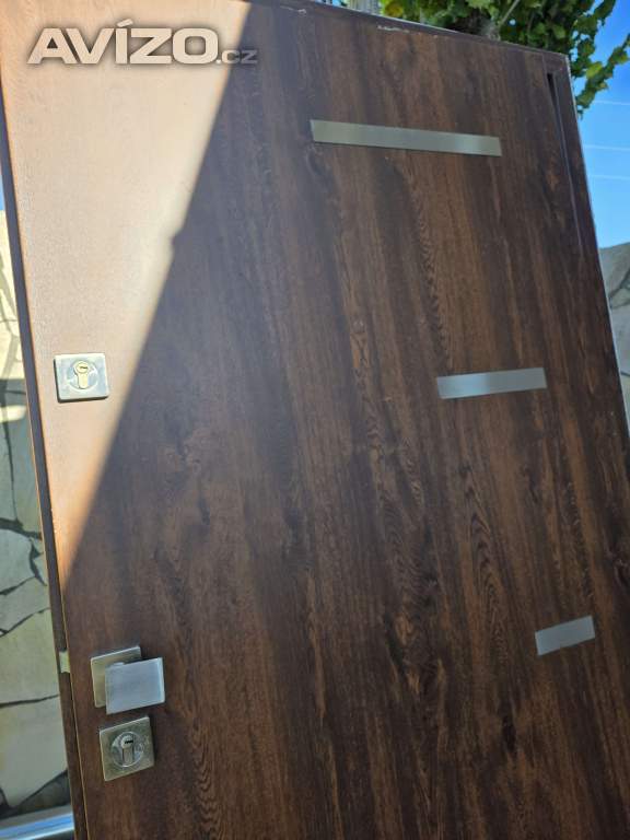 Foto inzerátu Vchodové exteriérové ocelové dveře