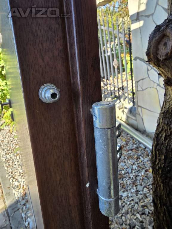 Foto inzerátu Vchodové exteriérové ocelové dveře