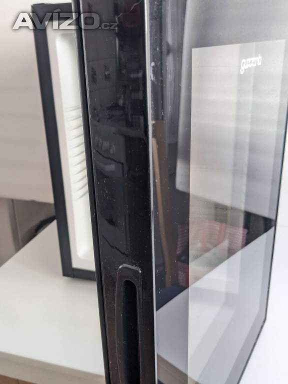 Foto inzerátu Minibar Guzzanti (40l)