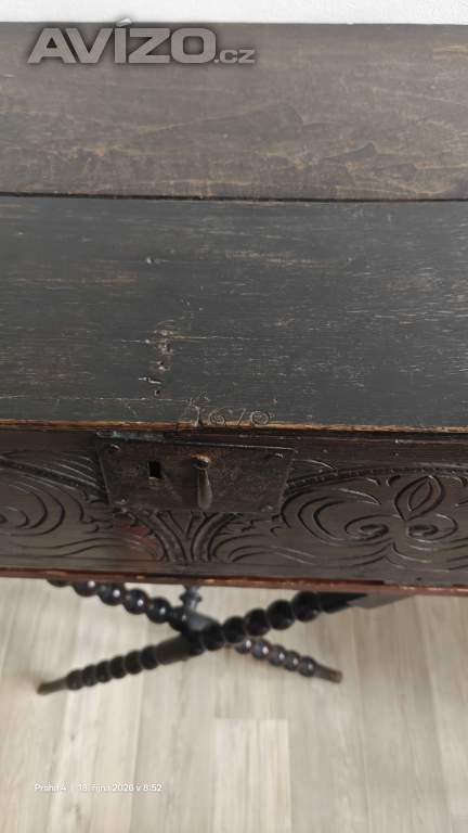 Foto inzerátu Vyřezávaná dřevěná truhla s podstavcem (cena za 1 ks)
