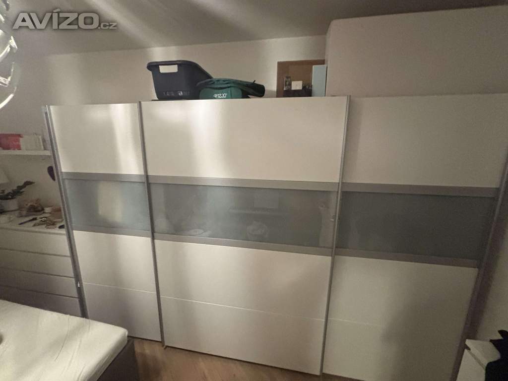 Šatní skříň 