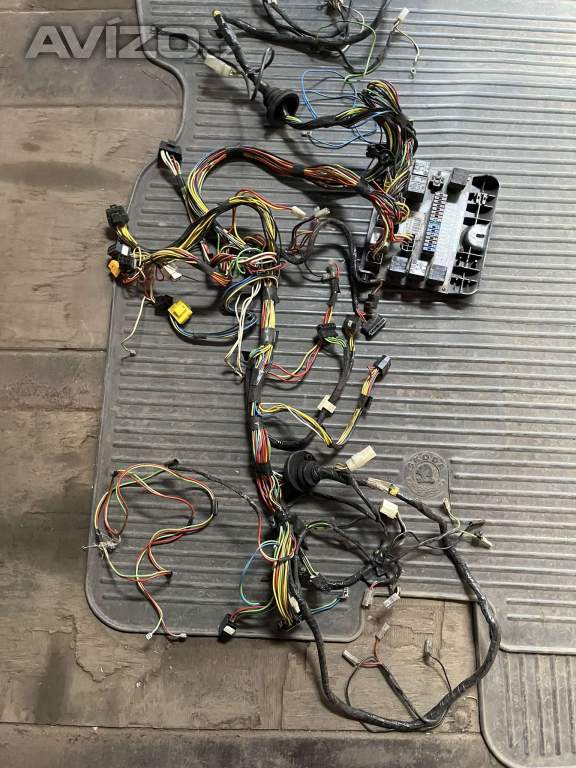 Foto inzerátu Elektroinstalace FAVORIT karburátor 93/94
