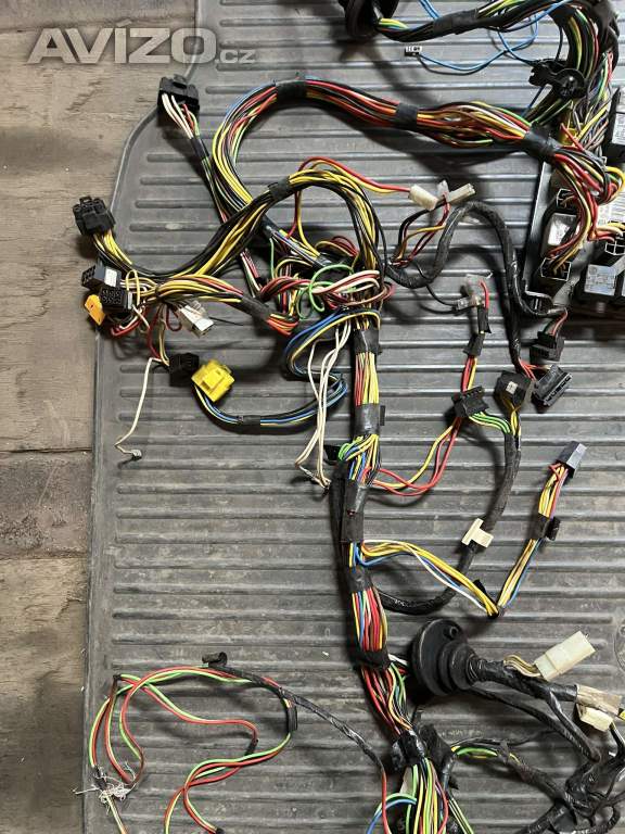 Foto inzerátu Elektroinstalace FAVORIT karburátor 93/94