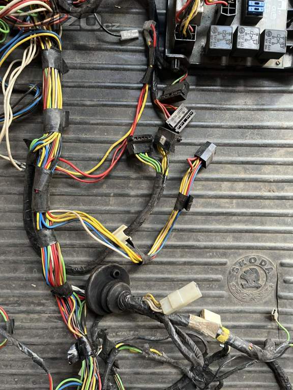 Foto inzerátu Elektroinstalace FAVORIT karburátor 93/94