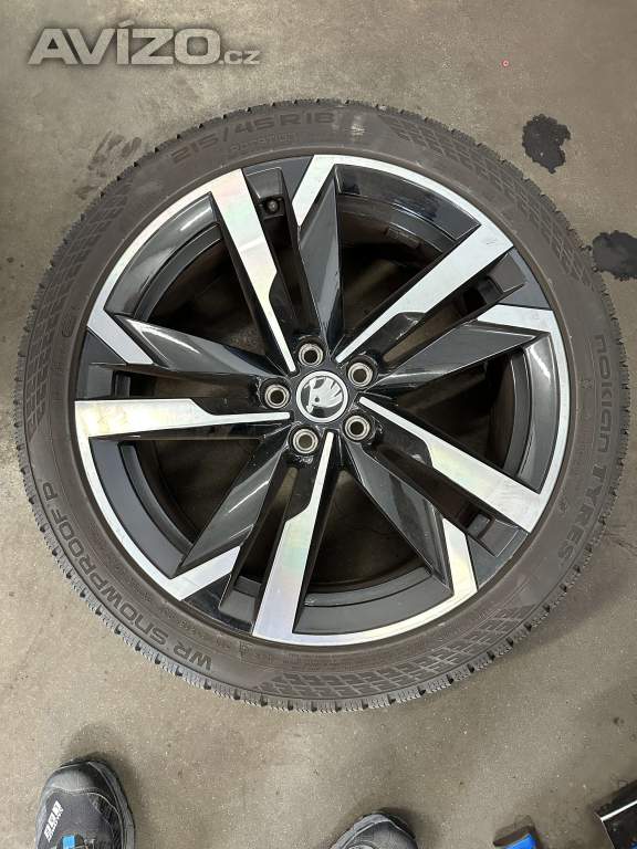 Foto inzerátu Prodám zimní pneu Nokian 215/45 R18