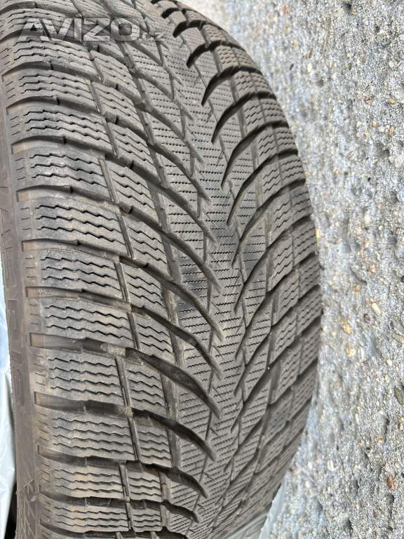 Foto inzerátu Prodám zimní pneu Nokian 215/45 R18